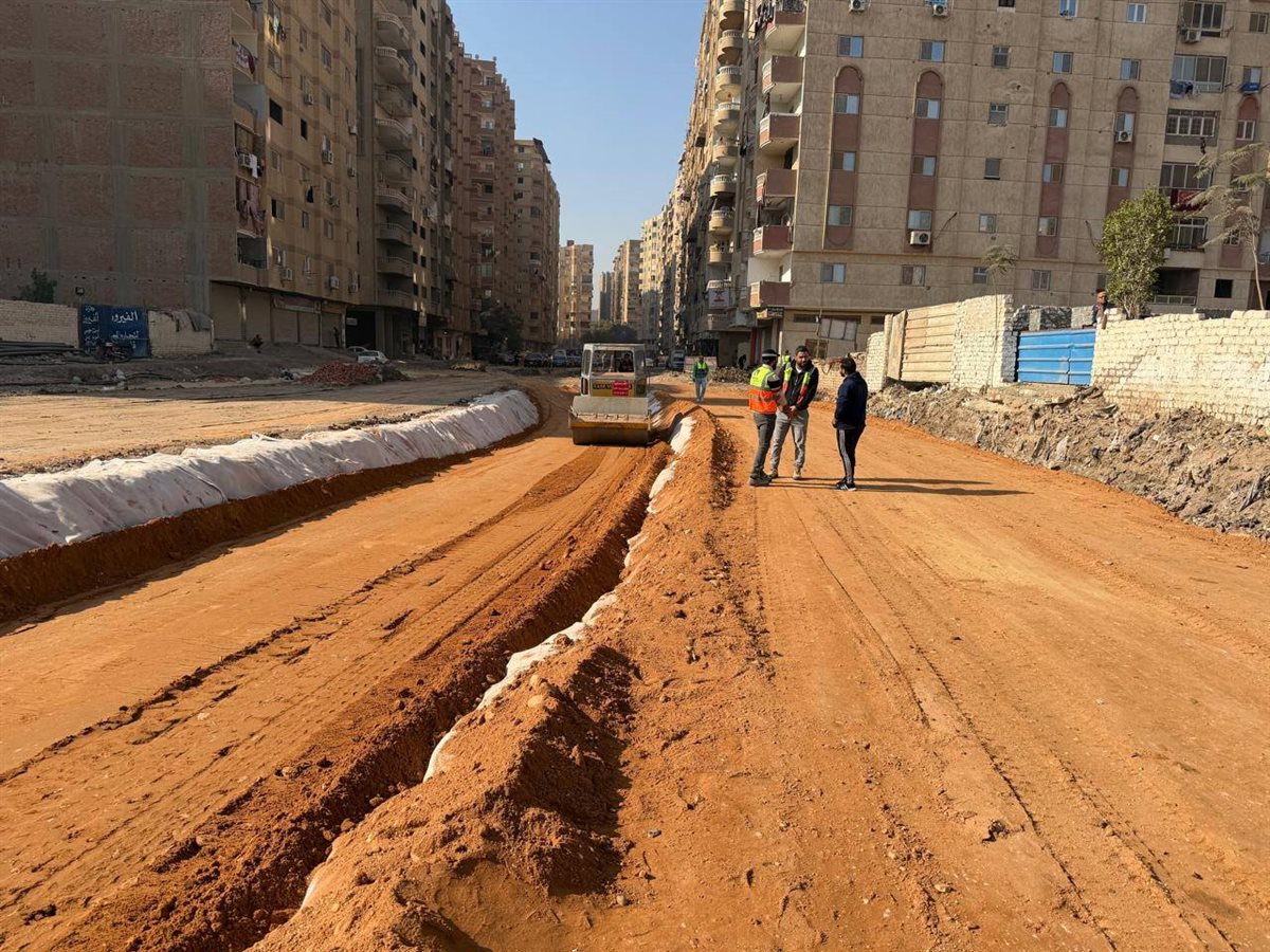 رئيس حي الطالبية يتابع أعمال تطوير شارع الإخلاص