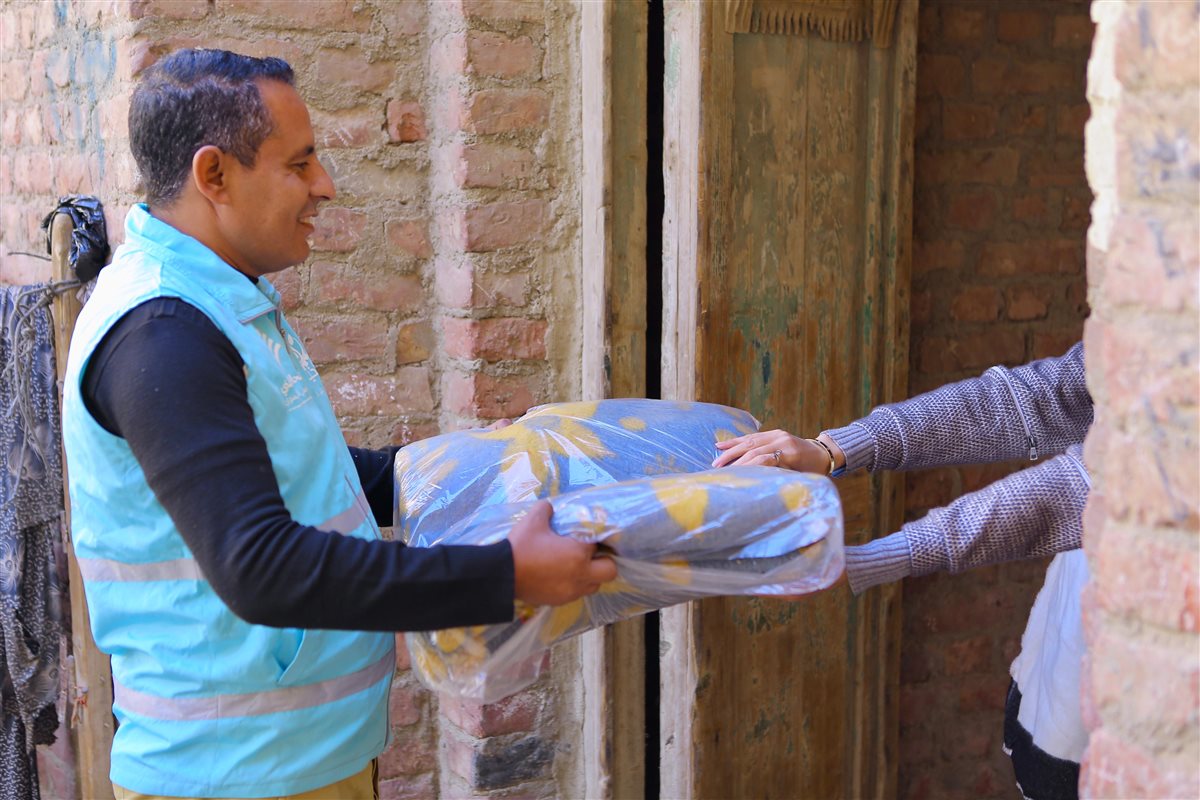 صناع الخير توزع 20 ألف بطانية على قرى 5 محافظات لمواجهة برودة الشتاء