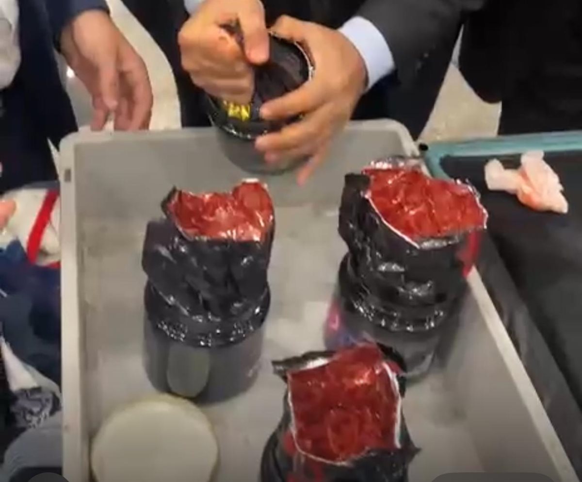 جمارك مطار القاهرة: ضبط 11 كيلو ونصف حشيش مصنع