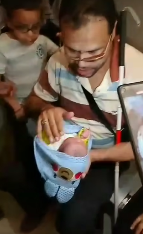 الأب الكفيف ونجله