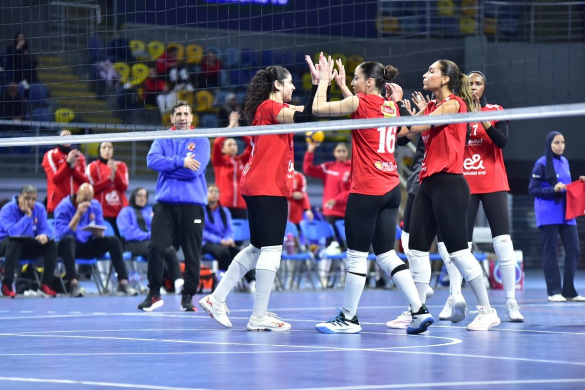 <strong>سيدات طائرة الأهلي يفوز على سبورتنج في المباراة الأولى بدوري المرتبط</strong>