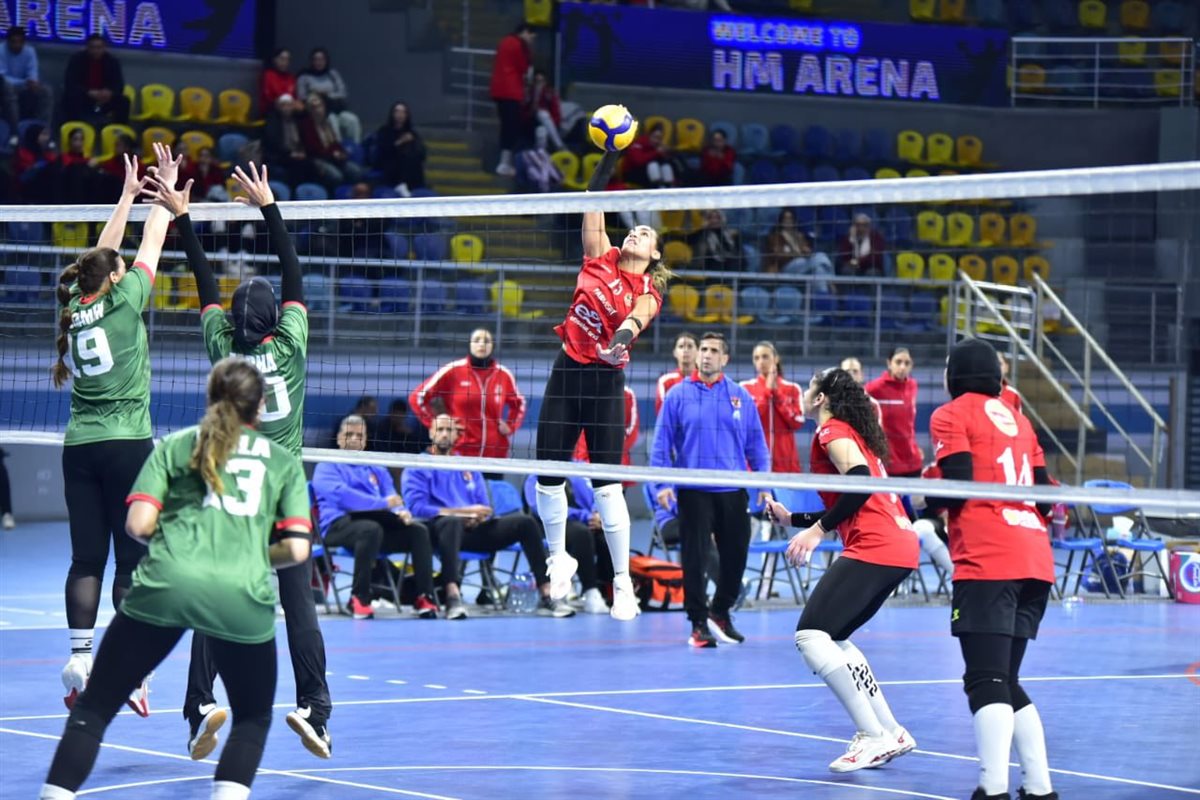 <strong>سيدات طائرة الأهلي يفوز على سبورتنج في المباراة الأولى بدوري المرتبط</strong>