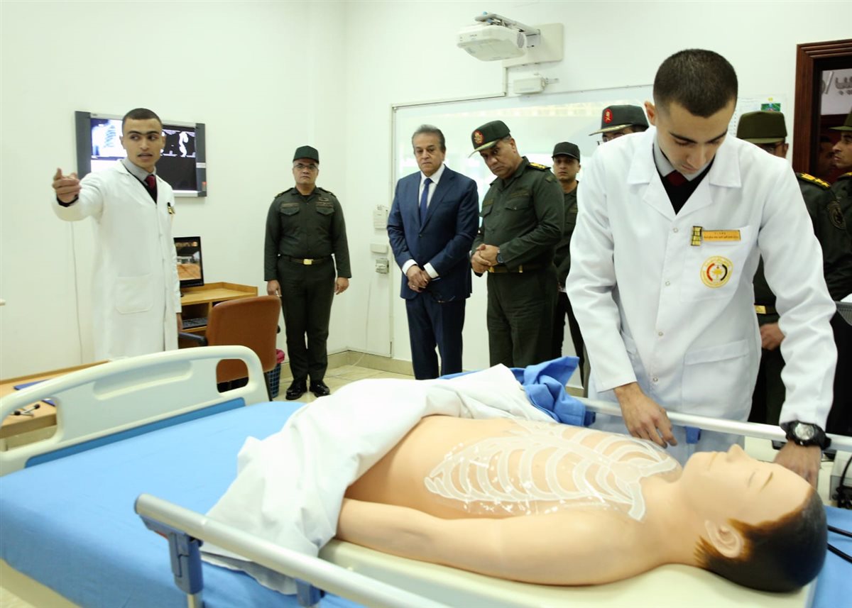 كلية الطب بالقوات المسلحة تستقبل الدكتور خالد عبد الغفار