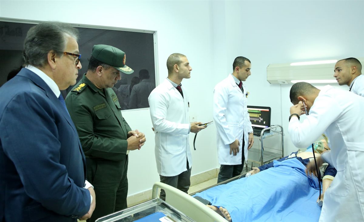 كلية الطب بالقوات المسلحة تستقبل الدكتور خالد عبد الغفار