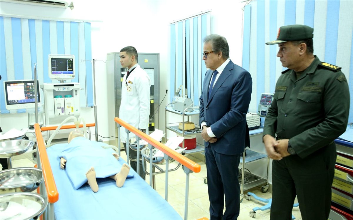 كلية الطب بالقوات المسلحة تستقبل الدكتور خالد عبد الغفار