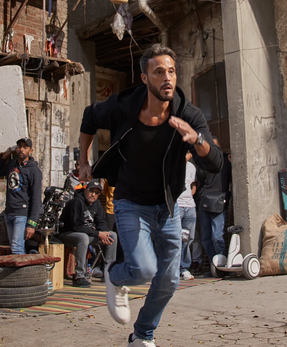 يوسف الشريف يشارك متابعيه بـ لقطات من كواليس تصوير مسلسله الجديد