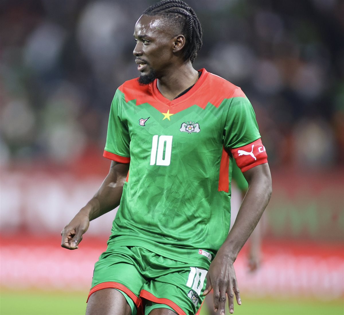 برتراند تراوري لاعب منتخب بوركينا فاسو