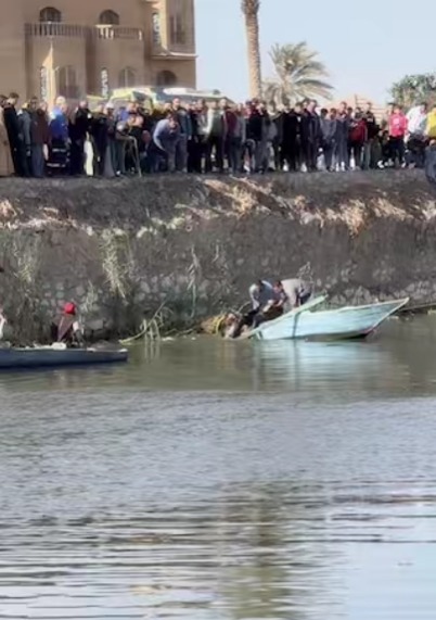 &nbsp;انقلاب ميكروباص بترعة المريوطية أمام كوبري زويل