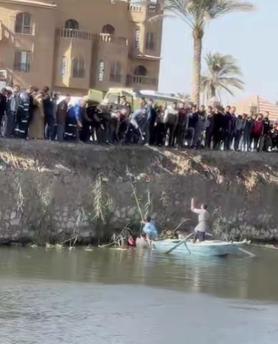 &nbsp;انقلاب ميكروباص بترعة المريوطية أمام كوبري زويل