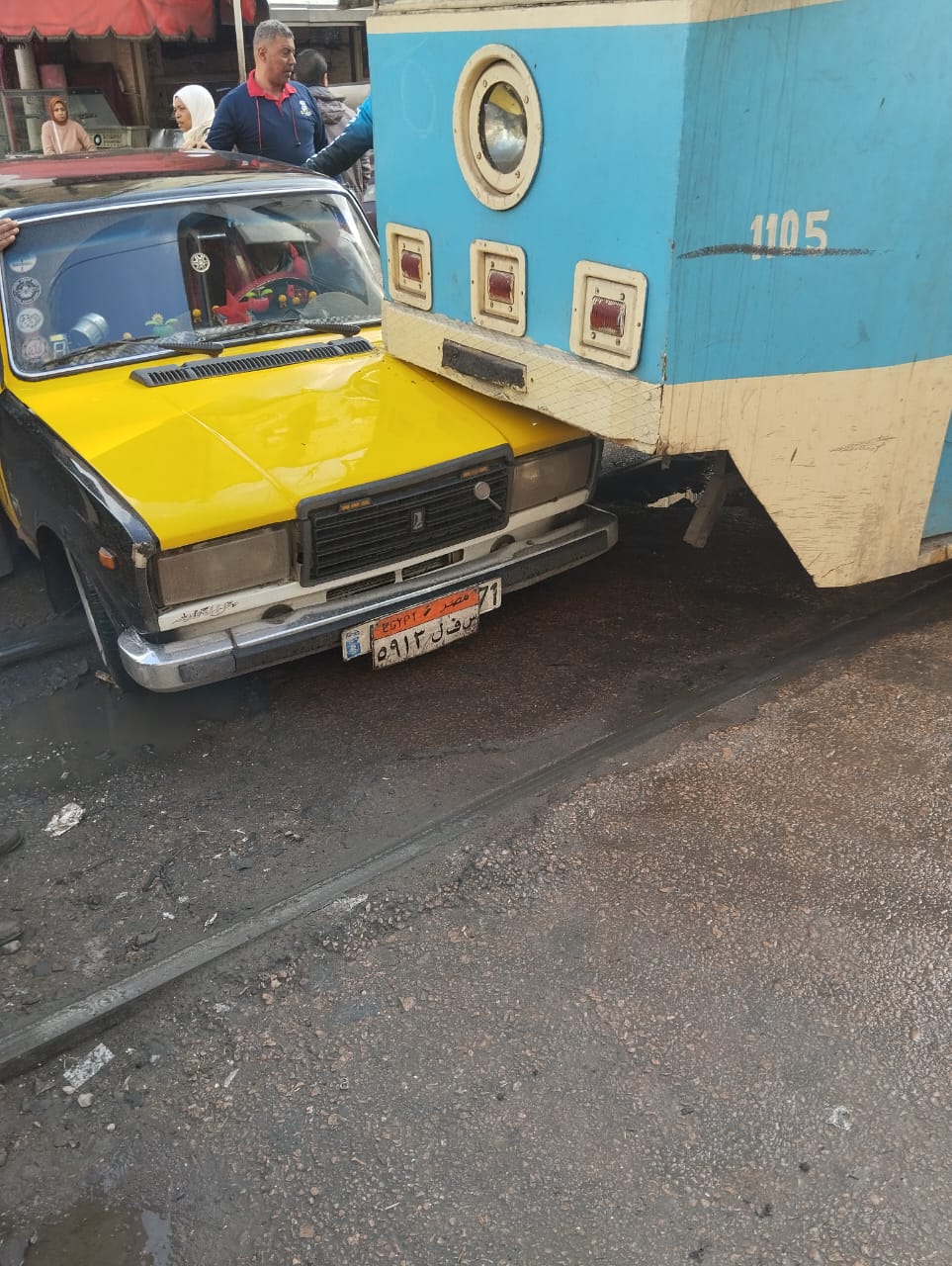 حادث تصادم تاكسي وترام