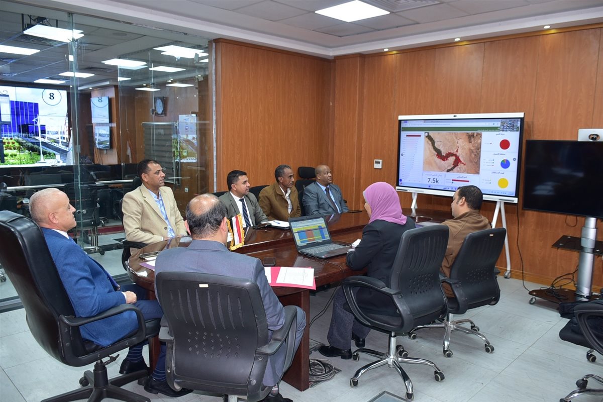 إجتماع محافظ الأقصر لملف تقنين الأراضي