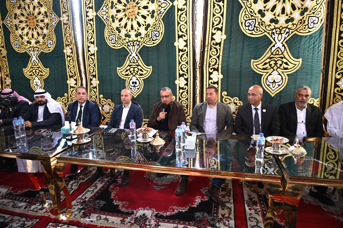 محافظ جنوب سيناء يلتقي مشايخ وعواقل وممثلي القبائل برأس سدر