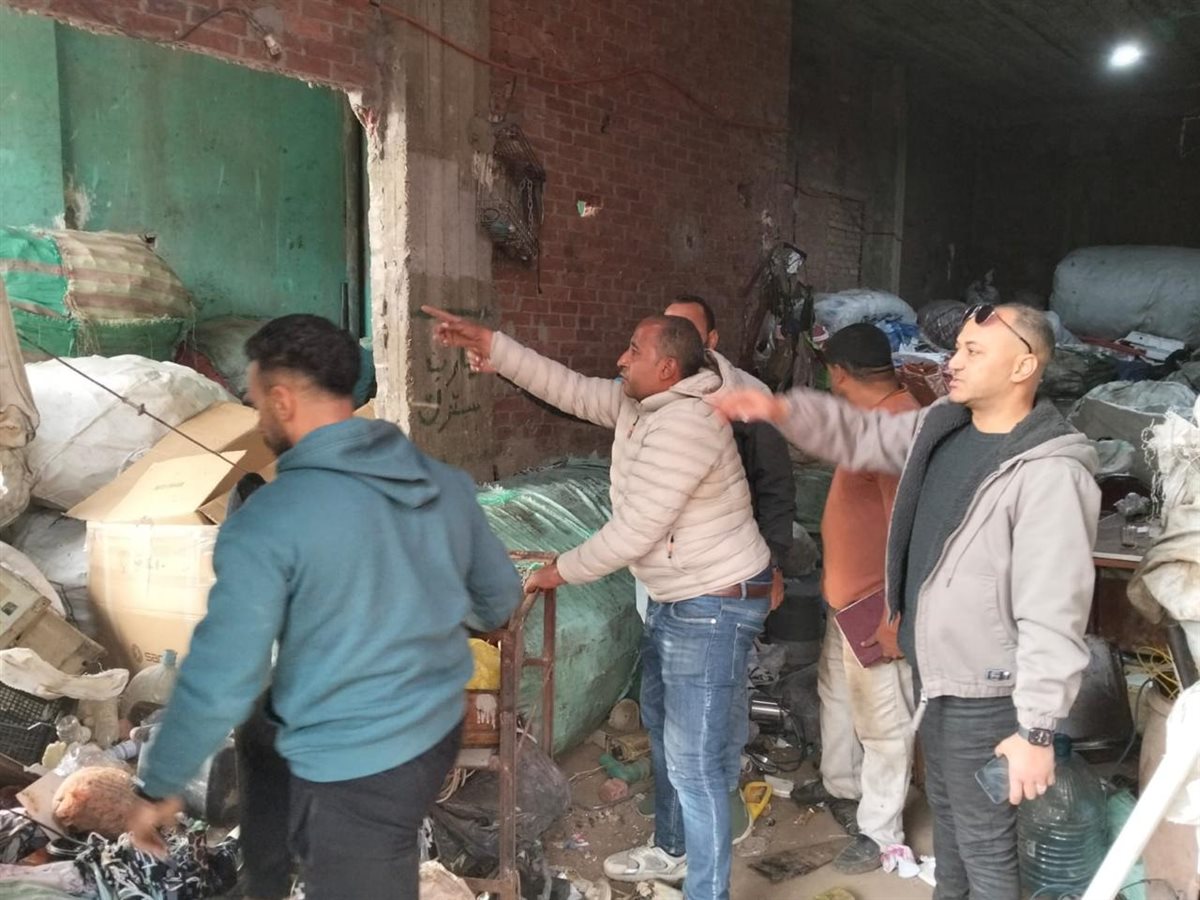 حملة موسعة على مخازن