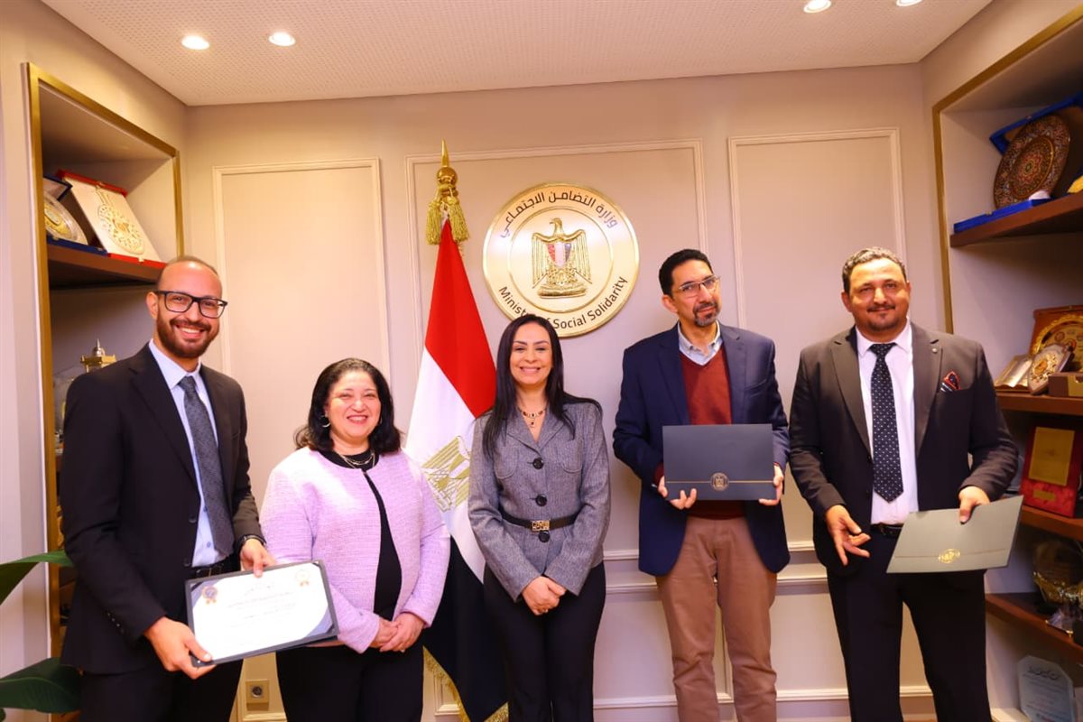 وزيرة التضامن تكرم إدارة الاتصال الاستراتيجي والإعلام كأفضل فريق عمل بالوزارة