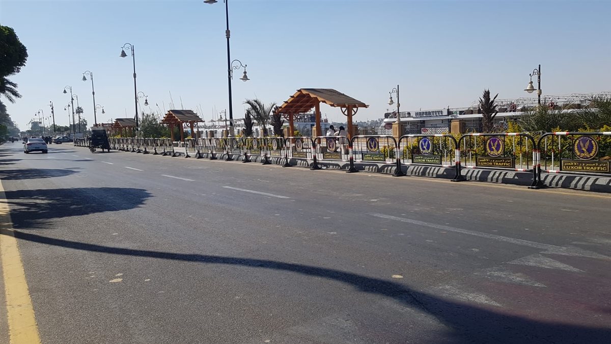 حواجز حديدية بطول الكورنيش لتأمين إحتفالات العام الجديد