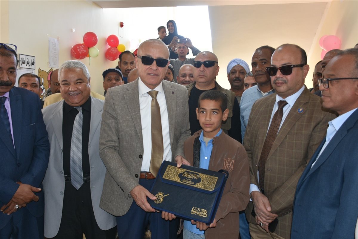 محافظ الأقصر يفتتح مشروعات تنموية