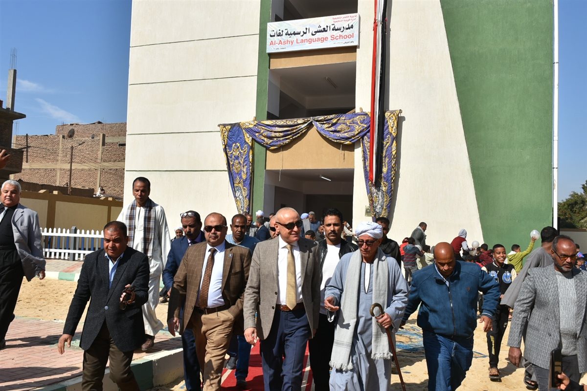 محافظ الأقصر يفتتح مشروعات تنموية