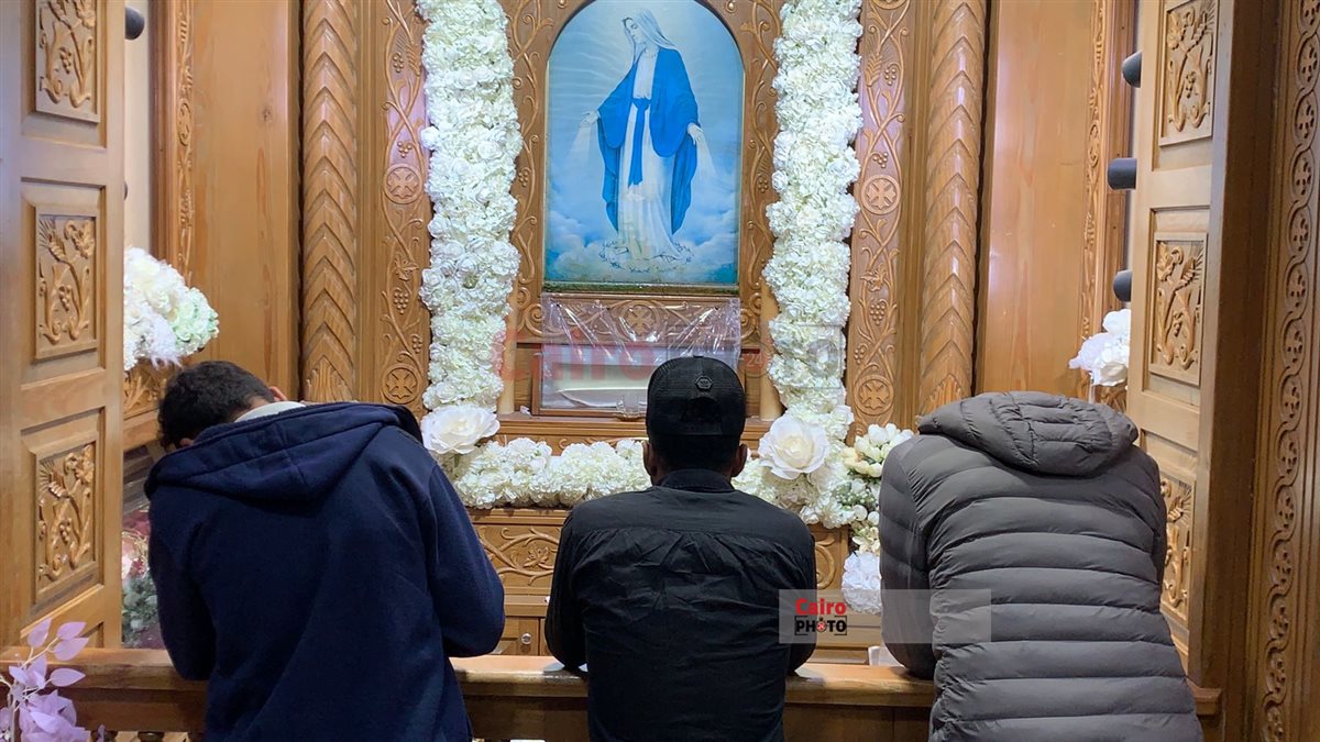 أقباط بورسعيد يؤدون صلوات قداس رأس السنة بكنيسة الأنبا بيشوي 