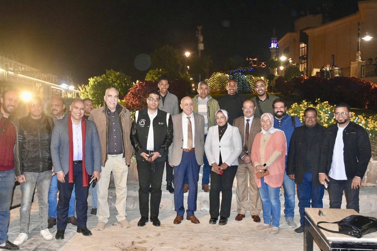 محافظ الأقصر مع الصحفيين