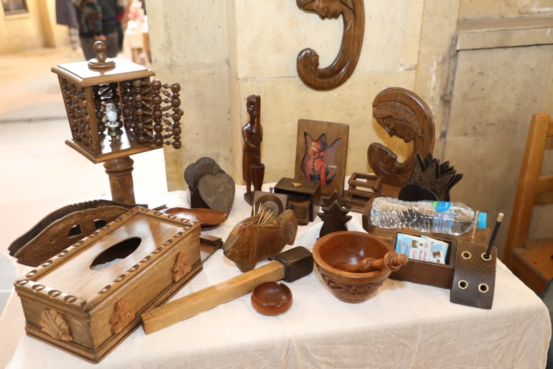 محافظ القاهرة يفتتح معرضًا للحرف التراثية واليدوية بسوق الفسطاط بحى مصر القديمة