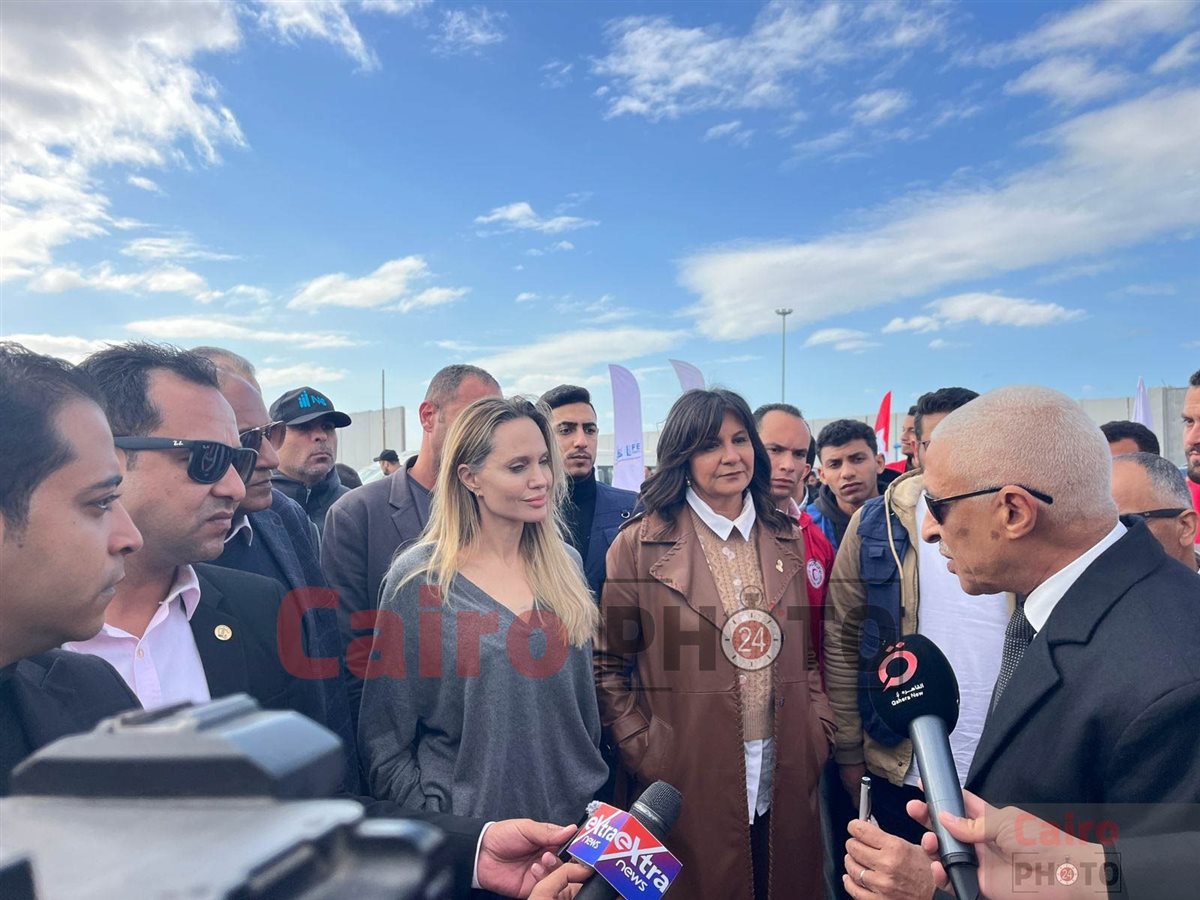 &nbsp;وصول أنجلينا جولي ووفد الخارجية الأمريكية لمعبر رفح