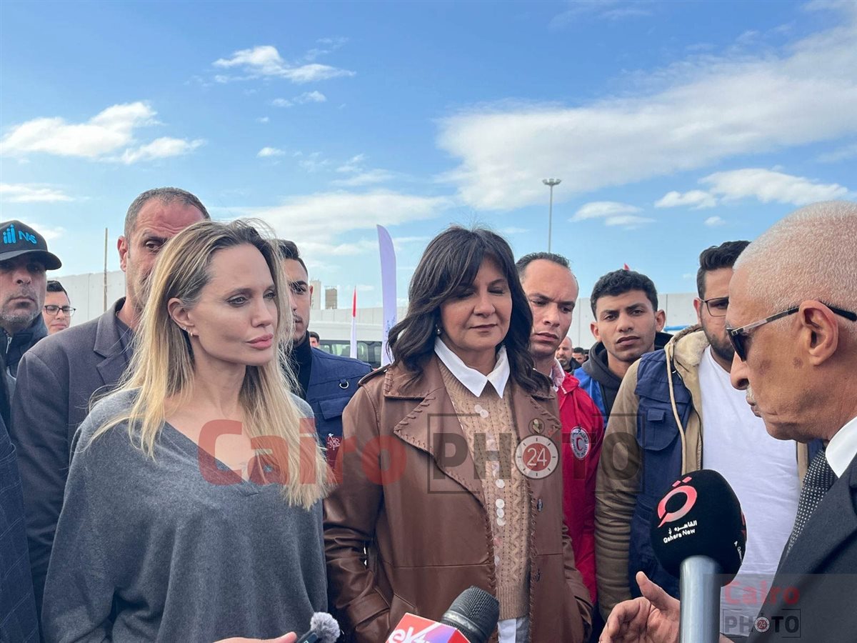 &nbsp;وصول أنجلينا جولي ووفد الخارجية الأمريكية لمعبر رفح