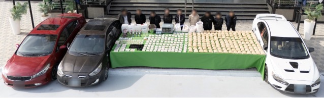 المتهمين والمضبوطات