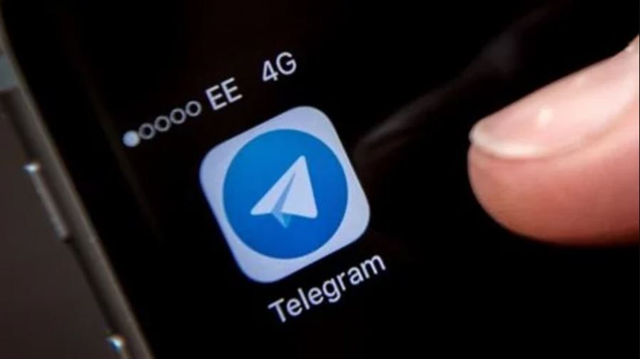 بوت إزالة الملابس بالذكاء الاصطناعي على تليجرام