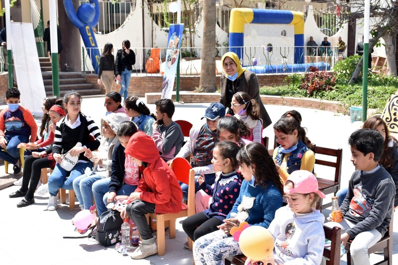 الأطفال الأيتام الهدايا  1