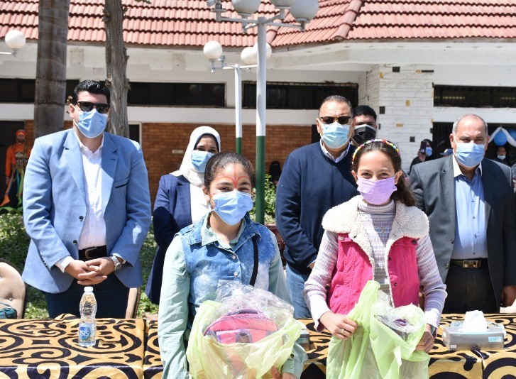 الأطفال الأيتام الهدايا 10