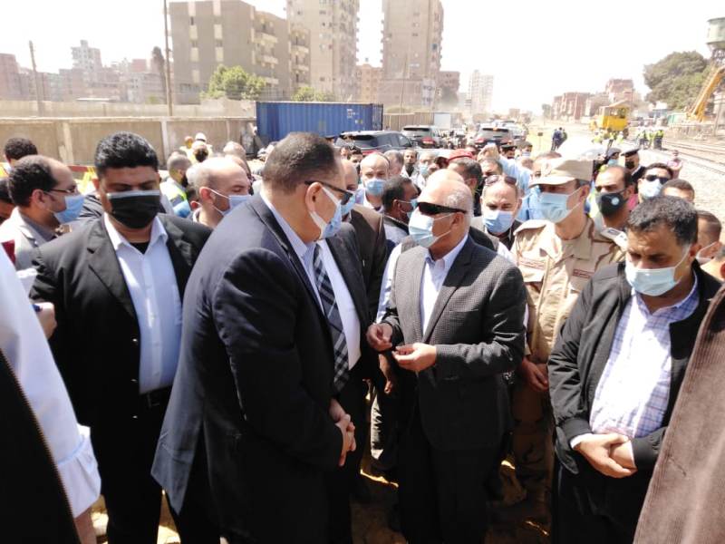 الوزير والمحافظ بالمحطه السكه 10