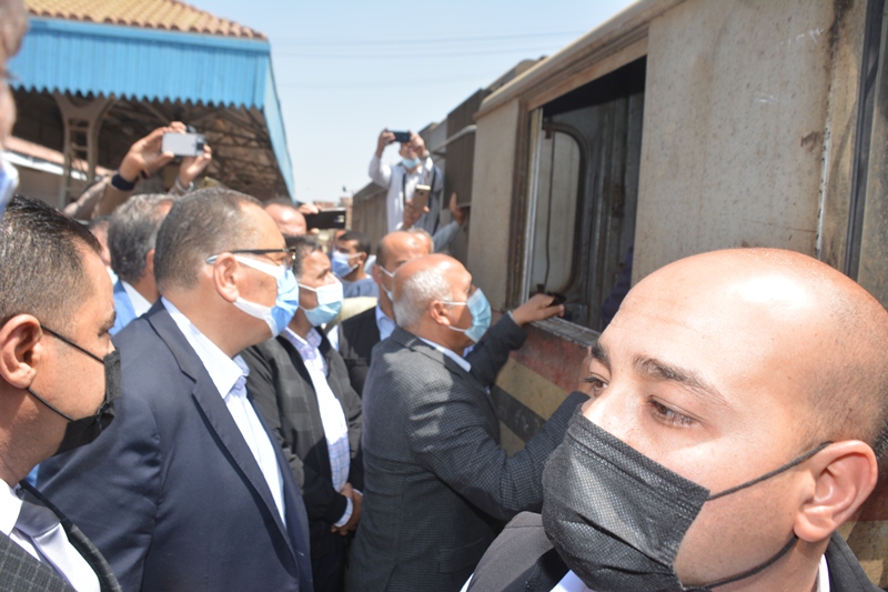 الوزير والمحافظ بالمحطه السكه 21