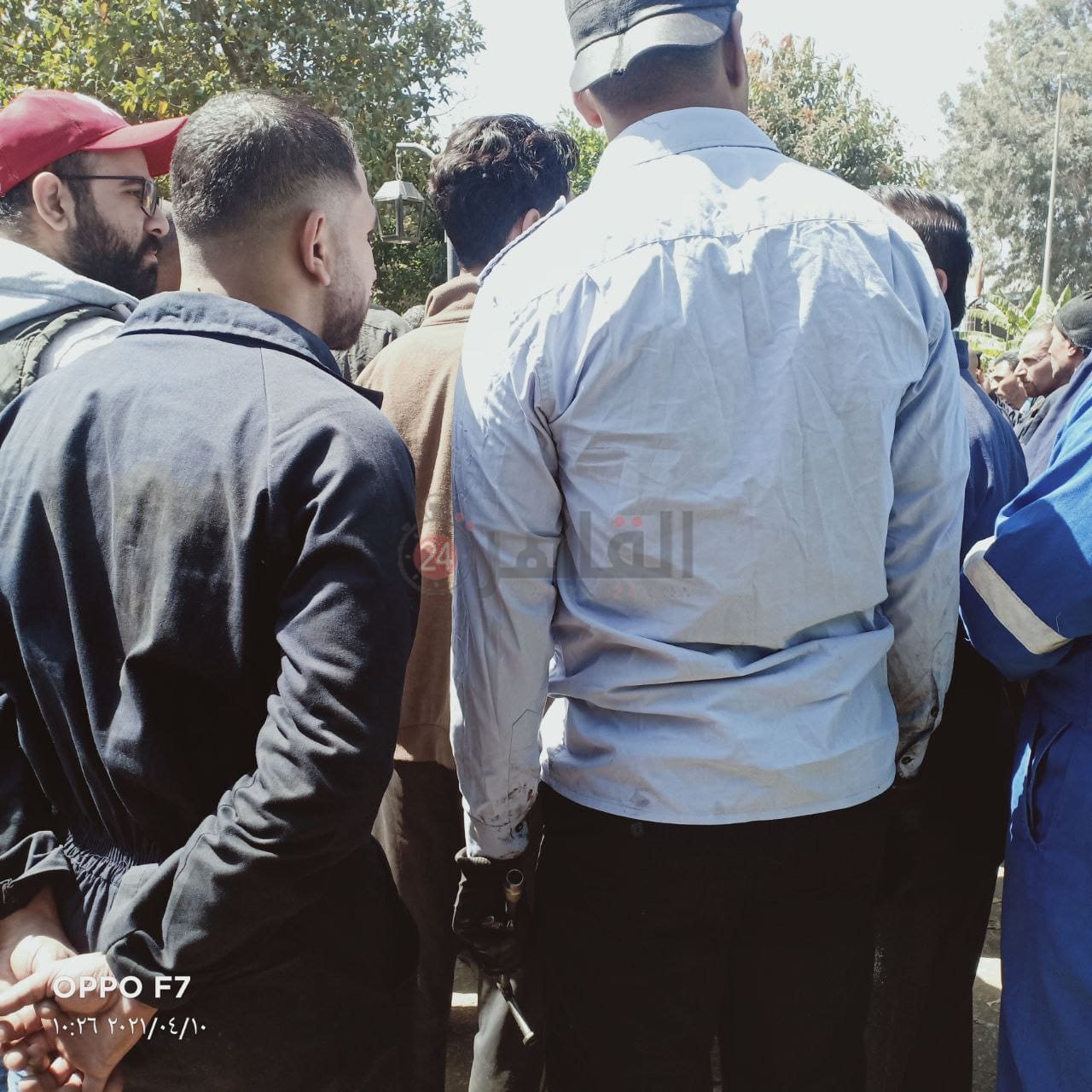 عمال السكة الحديد داخل ورش الفرز