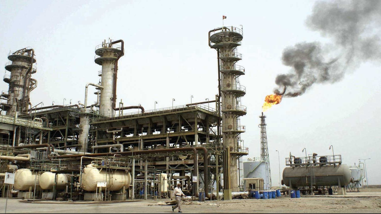 تكرير نفط مصنع