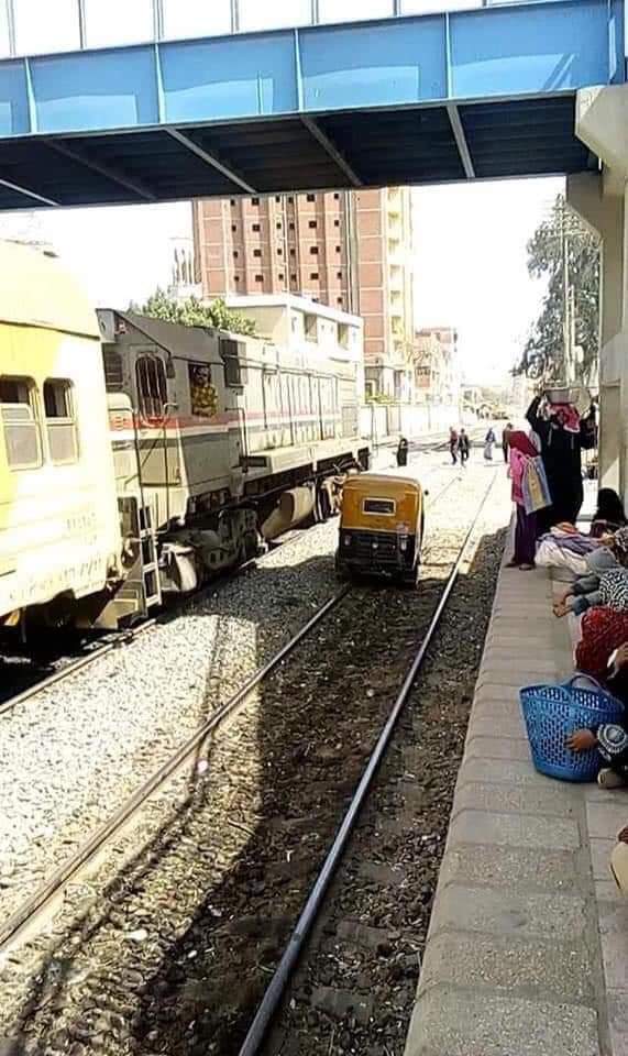 توك توك في محطة قطارات فاقوس 01