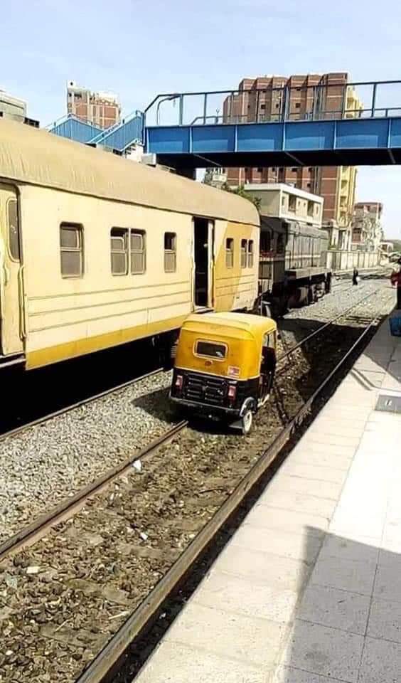 توك توك في محطة قطارات فاقوس 02