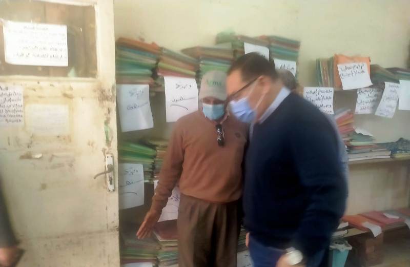 تقاعسه عن أداء مهام وظيفته في خدمة المواطنين و6