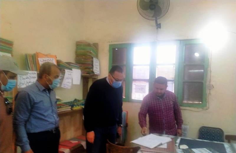 تقاعسه عن أداء مهام وظيفته في خدمة المواطنين و 5