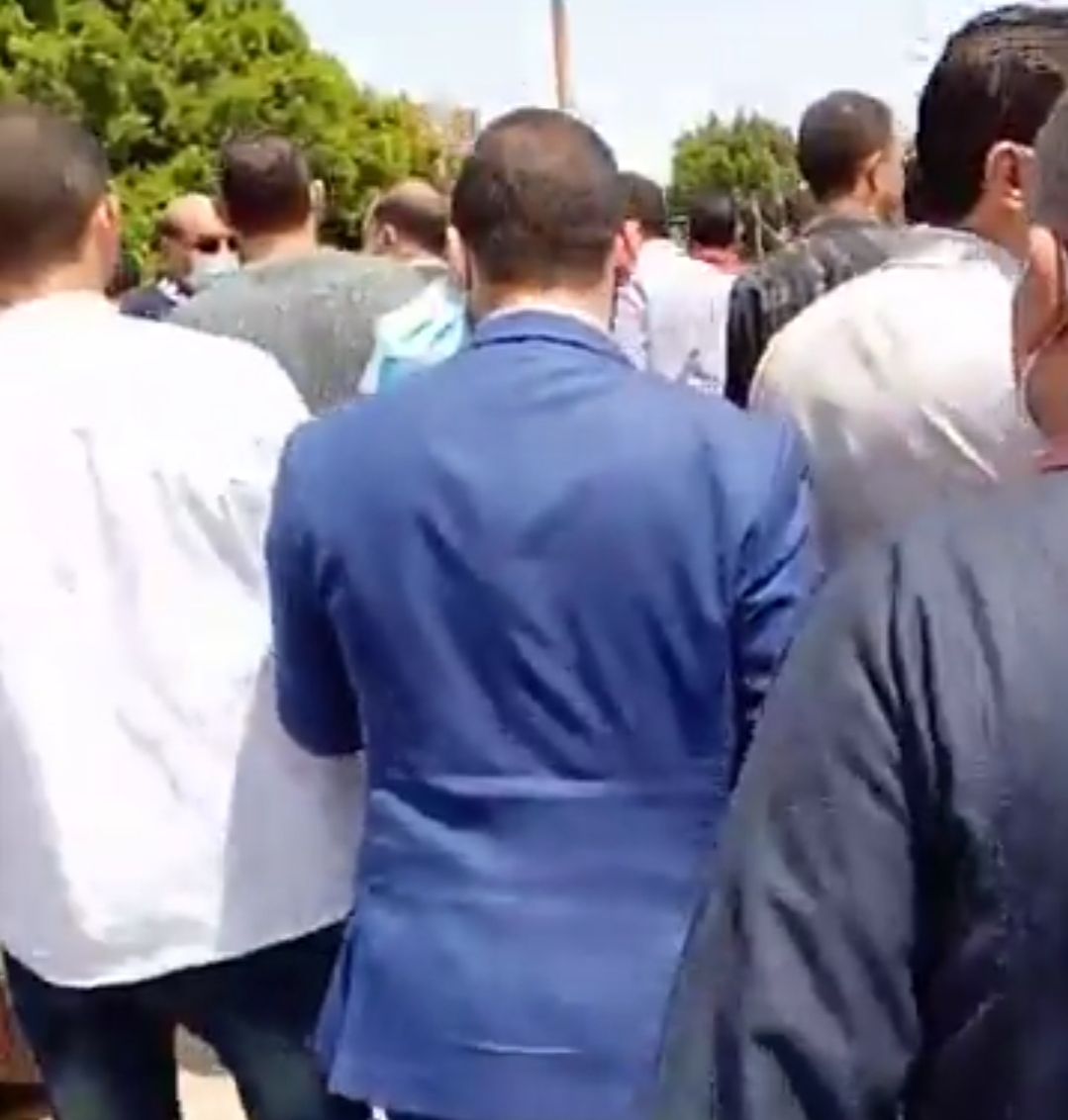 جانب من تشييع الجثمان