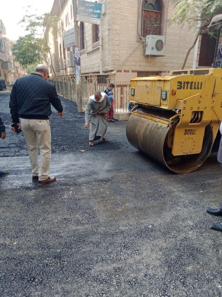 جانب من أعمال رصف الطرق