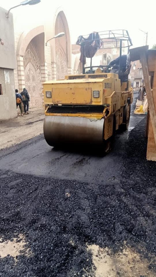 جانب من أعمال رصف الطرق