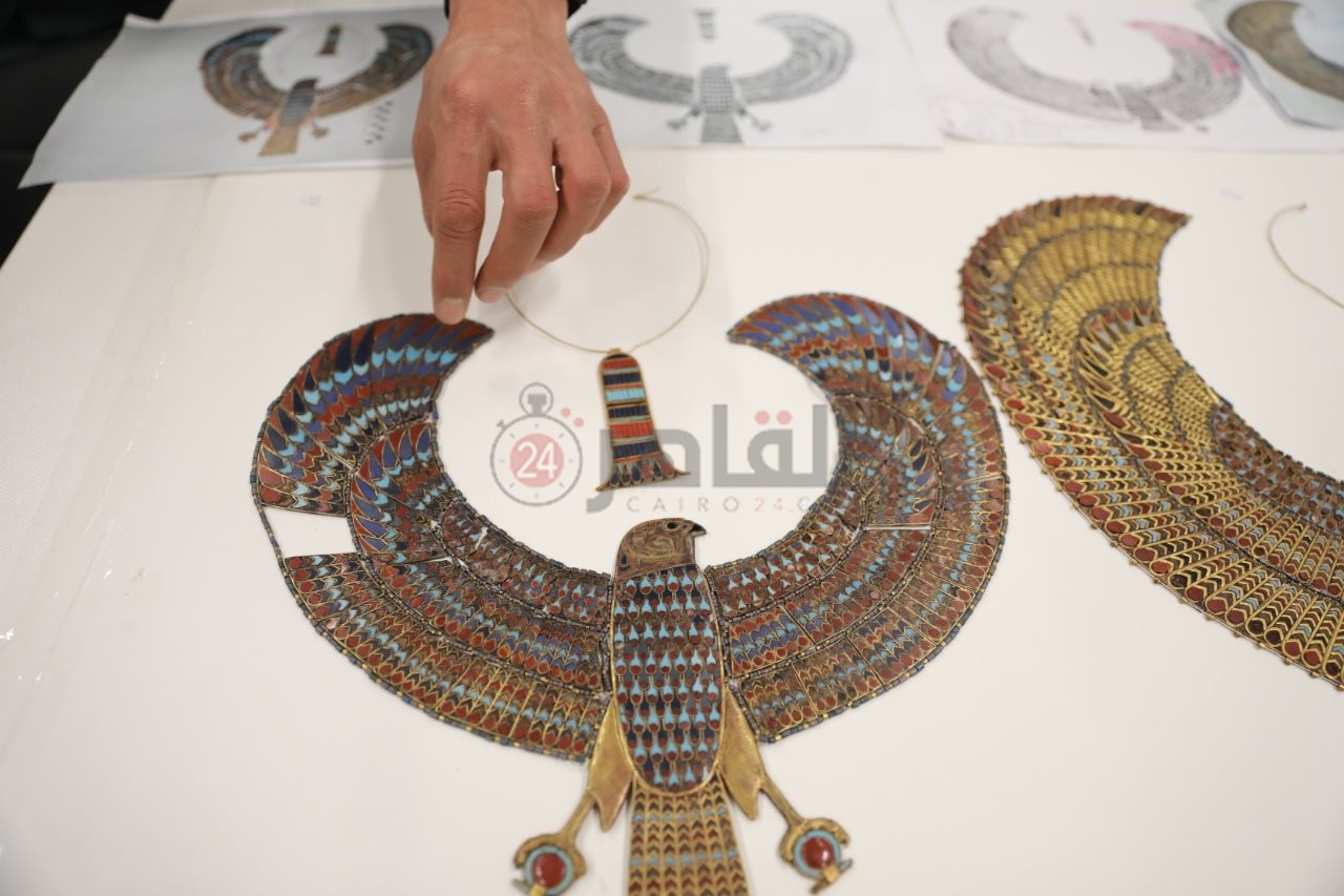 ترميم قلادات توت عنخ آمون 3