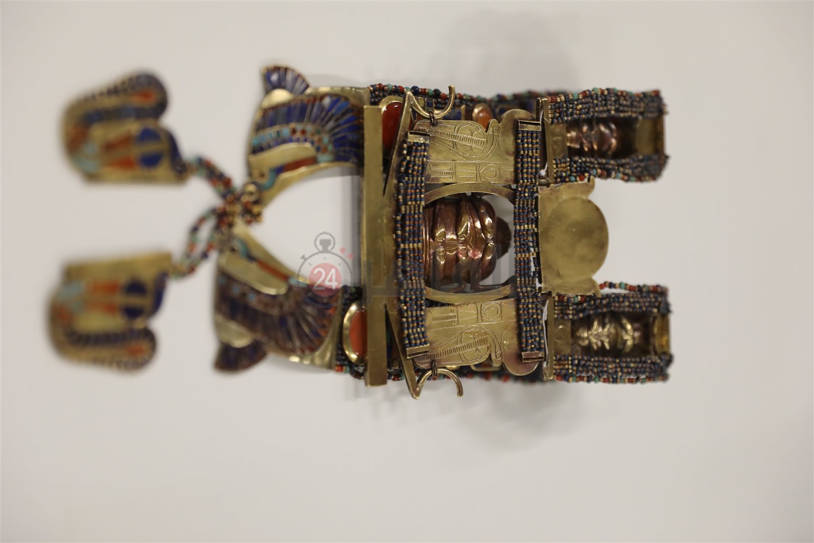 قلادة ميلاد الشمس في الأفق