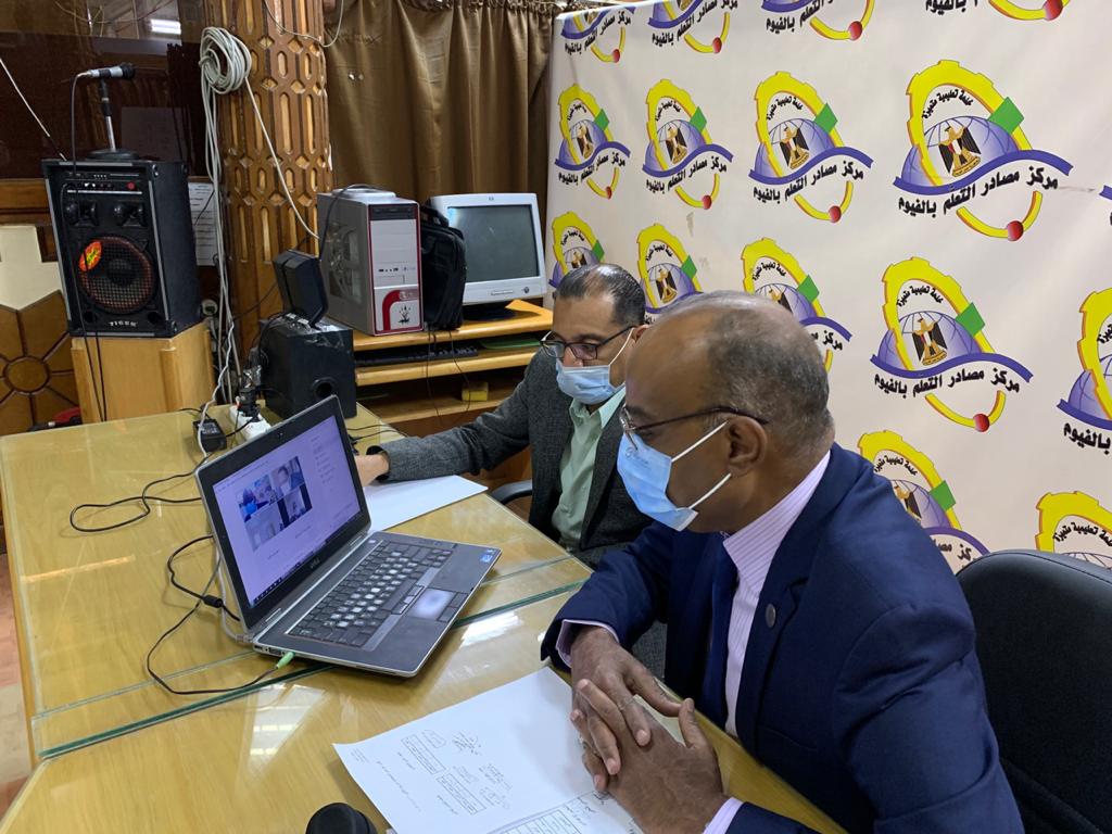 وكيل تعليم الفيوم يُتابع غرفة عمليات امتحانات صفوف النقل