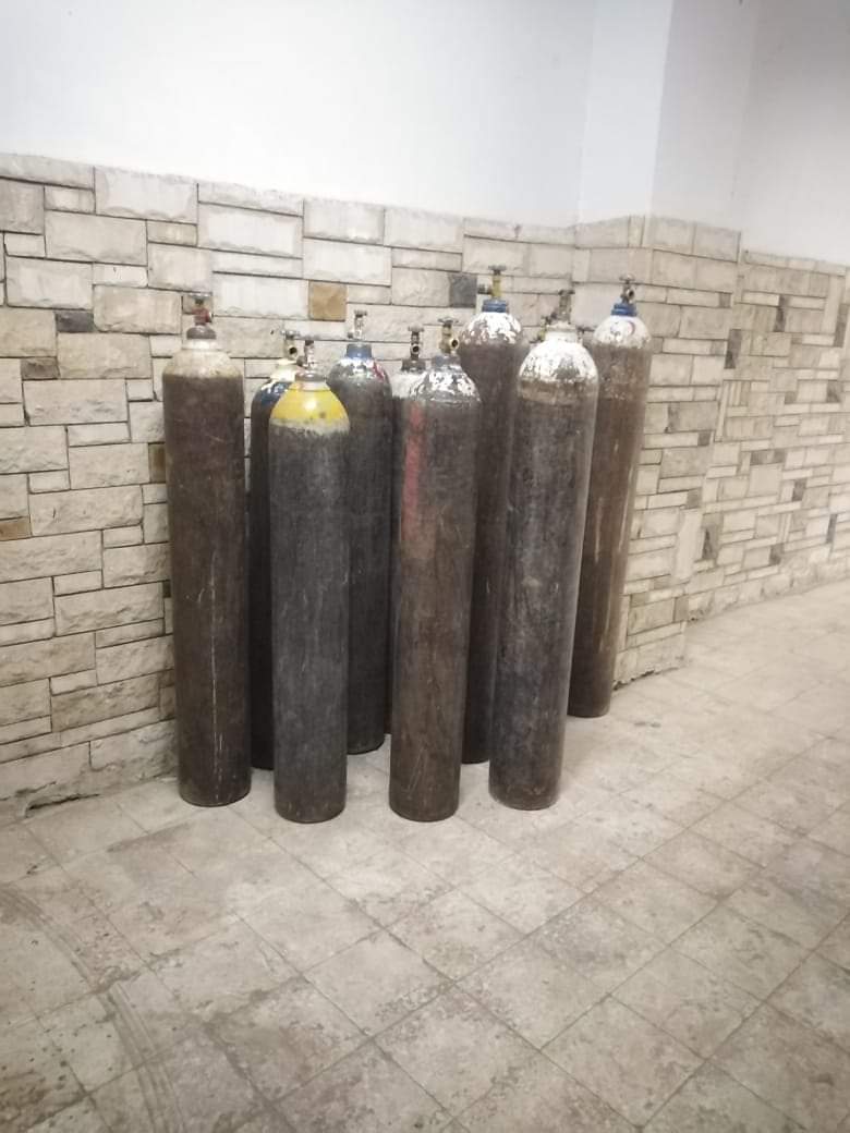 ضبط أسطوانات تستخدم لمصابي كورونا بالمنازل مجهولة المصدر في الفيوم