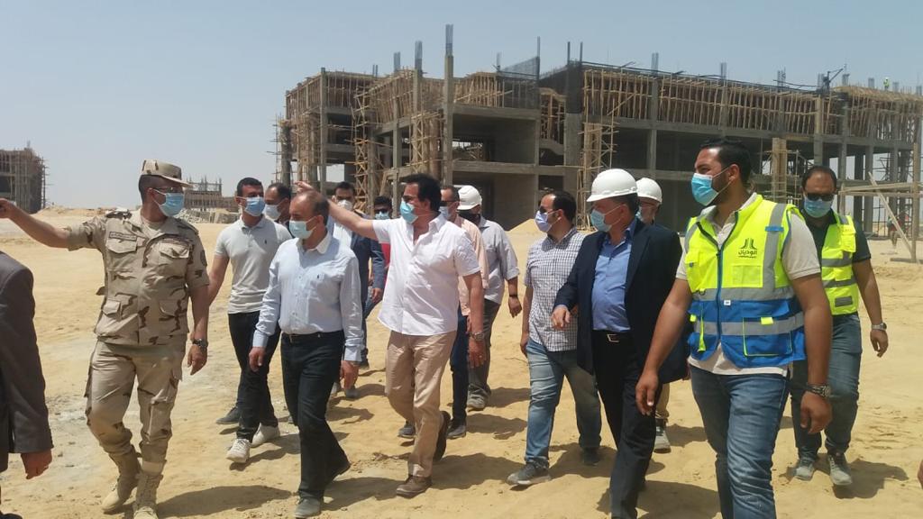 وزير التعليم العالي يتفقد إنشاء جامعة الزقازيق الأهلية 01