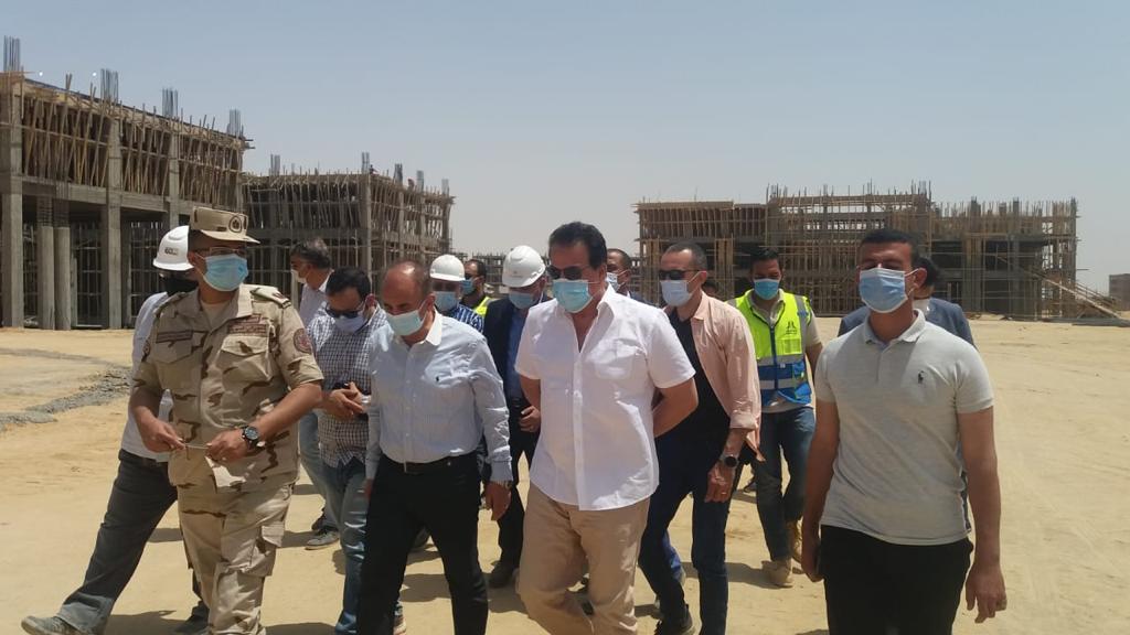 وزير التعليم العالي يتفقد إنشاء جامعة الزقازيق الأهلية 02