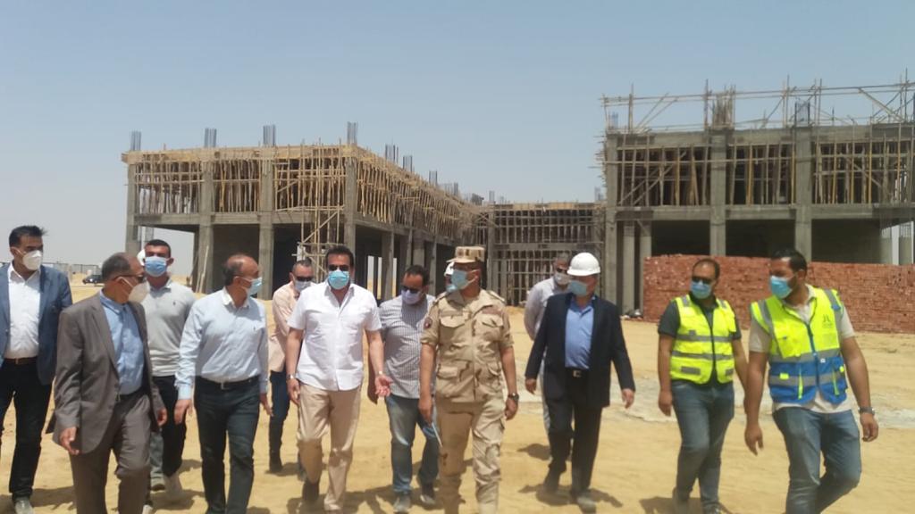 وزير التعليم العالي يتفقد إنشاء جامعة الزقازيق الأهلية 03