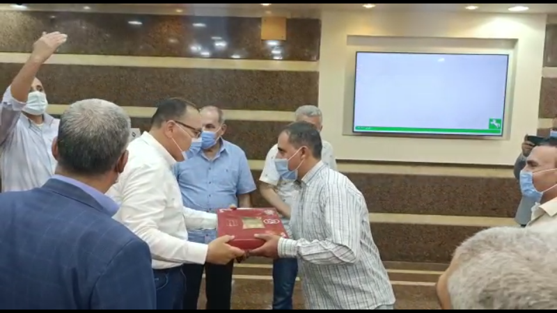 البهجة في نفوسهم إحتفالاً بهذه  7