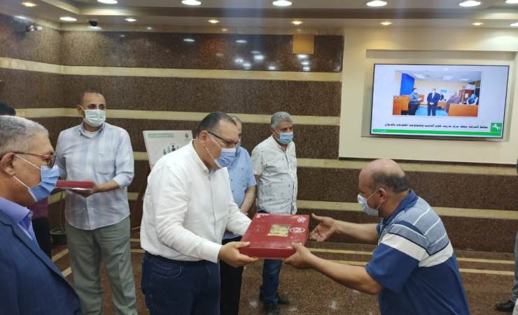 البهجة في نفوسهم إحتفالاً بهذه  4